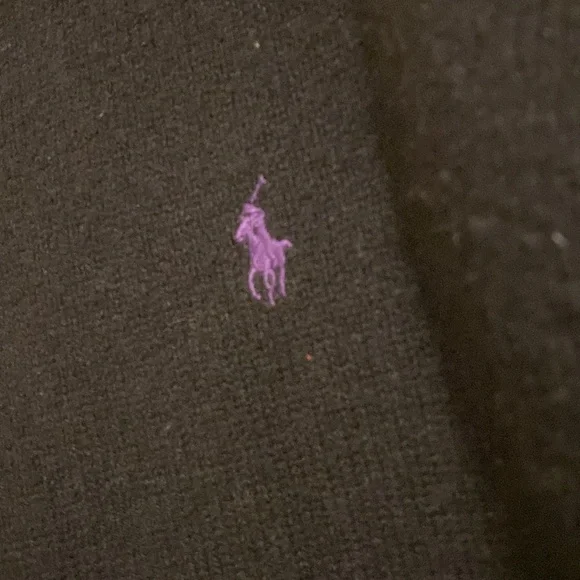 Ralph Lauren Mens Vneck Sweater 100% Lamb Wool in Black with Purple Embroidery - Picture 4 of 7